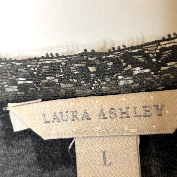 Laura Ashley Women’s Size L 3/4 sleeve lace collar crew neck grey shirt - Picture 3 of 4